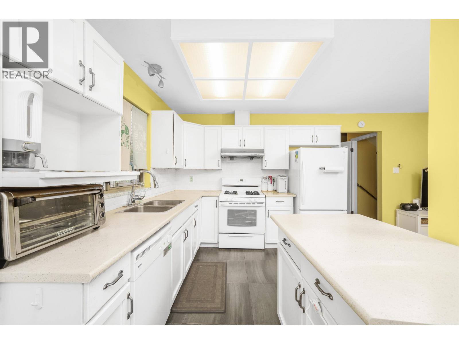 1931 WESTVIEW DRIVE, North Vancouver