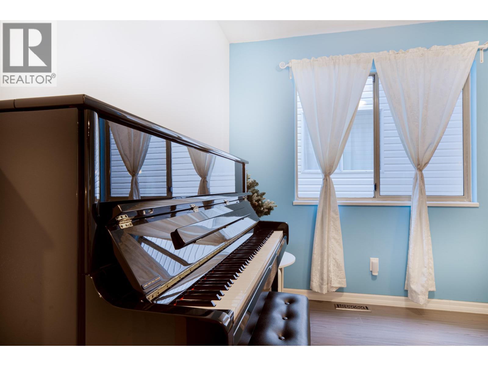 1931 WESTVIEW DRIVE, North Vancouver