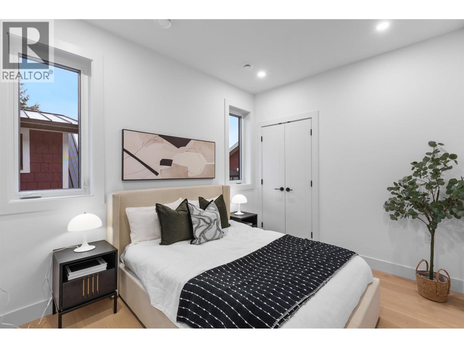 2609 DUNDAS STREET, Vancouver