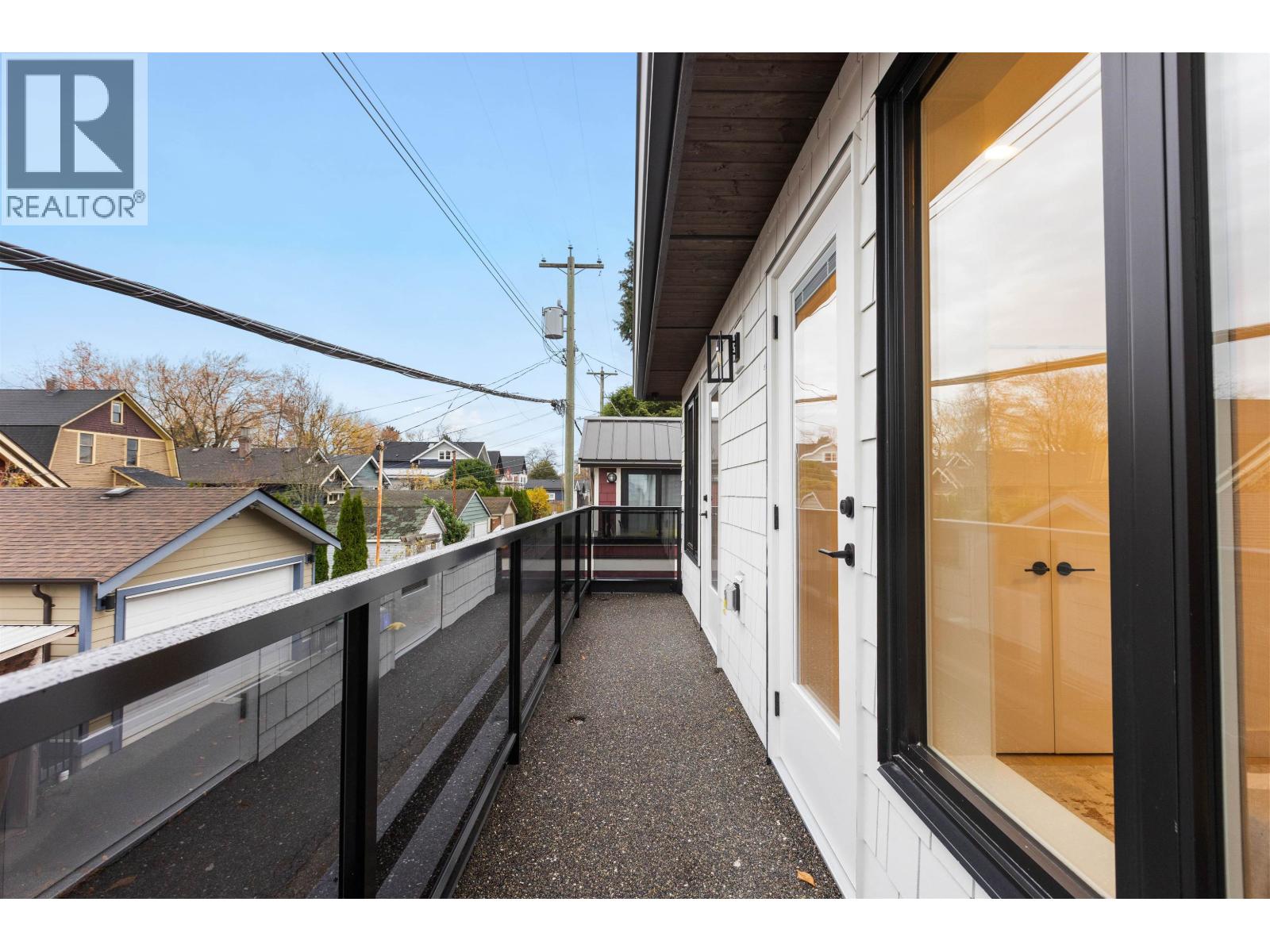 2609 DUNDAS STREET, Vancouver