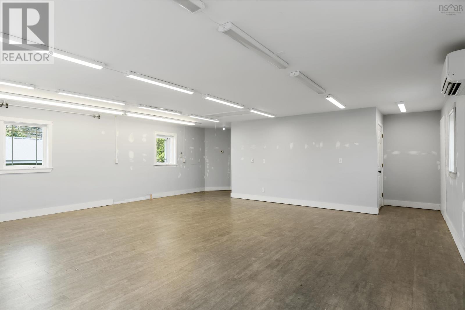 Property 19 of 34 of 8779 Highway 101