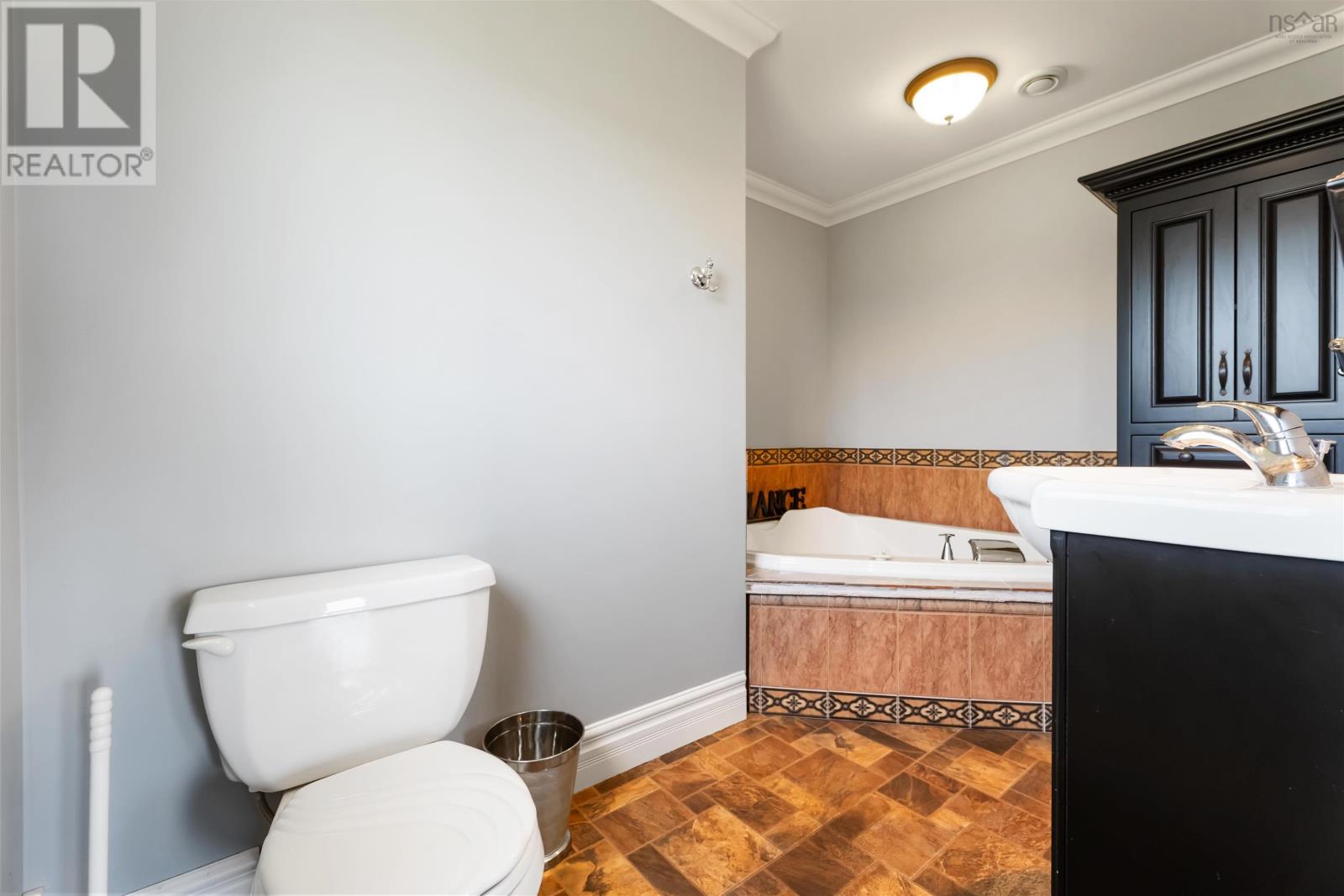 Property 10 of 34 of 8779 Highway 101