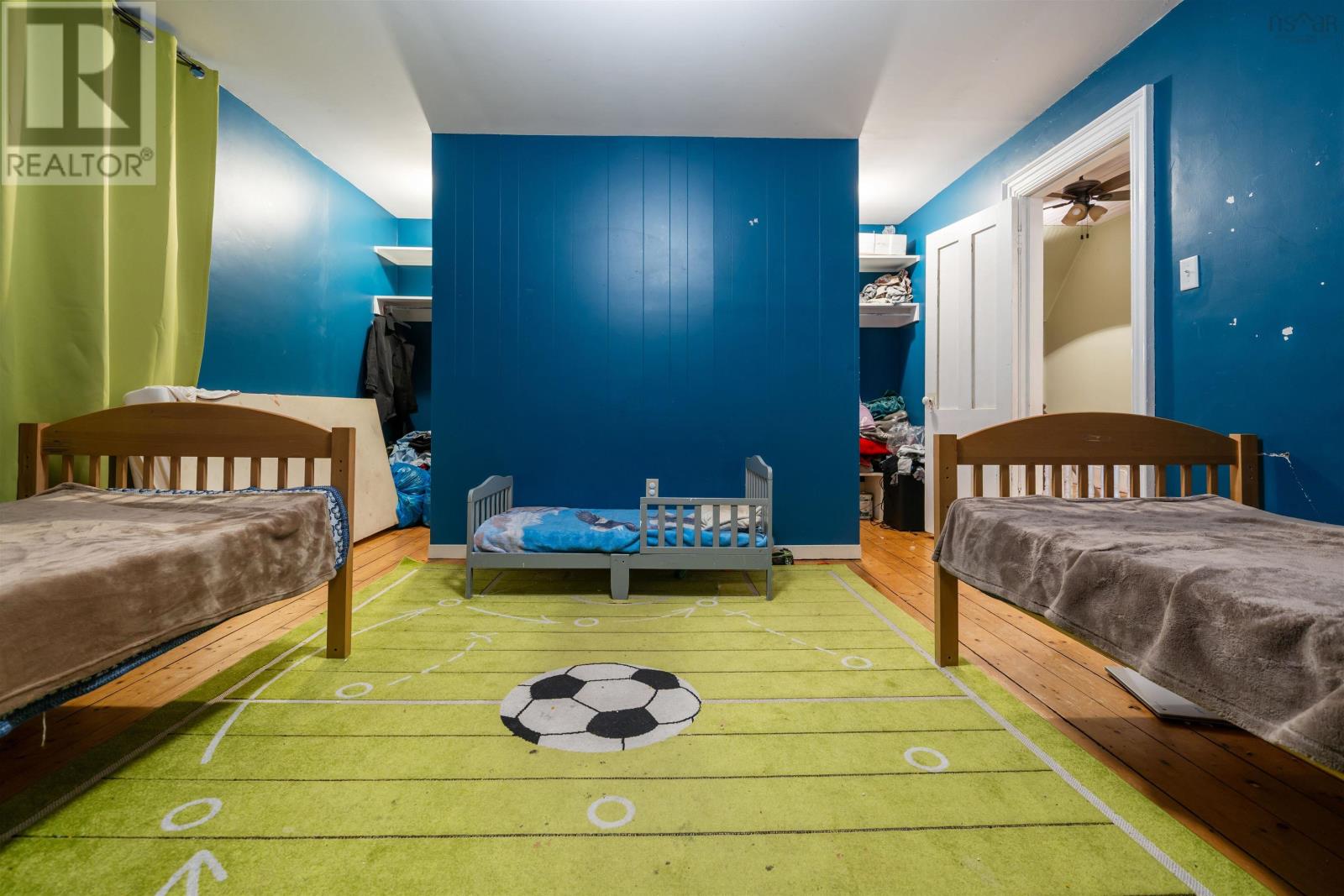 Property 36 of 49 of 230 Victoria Street E