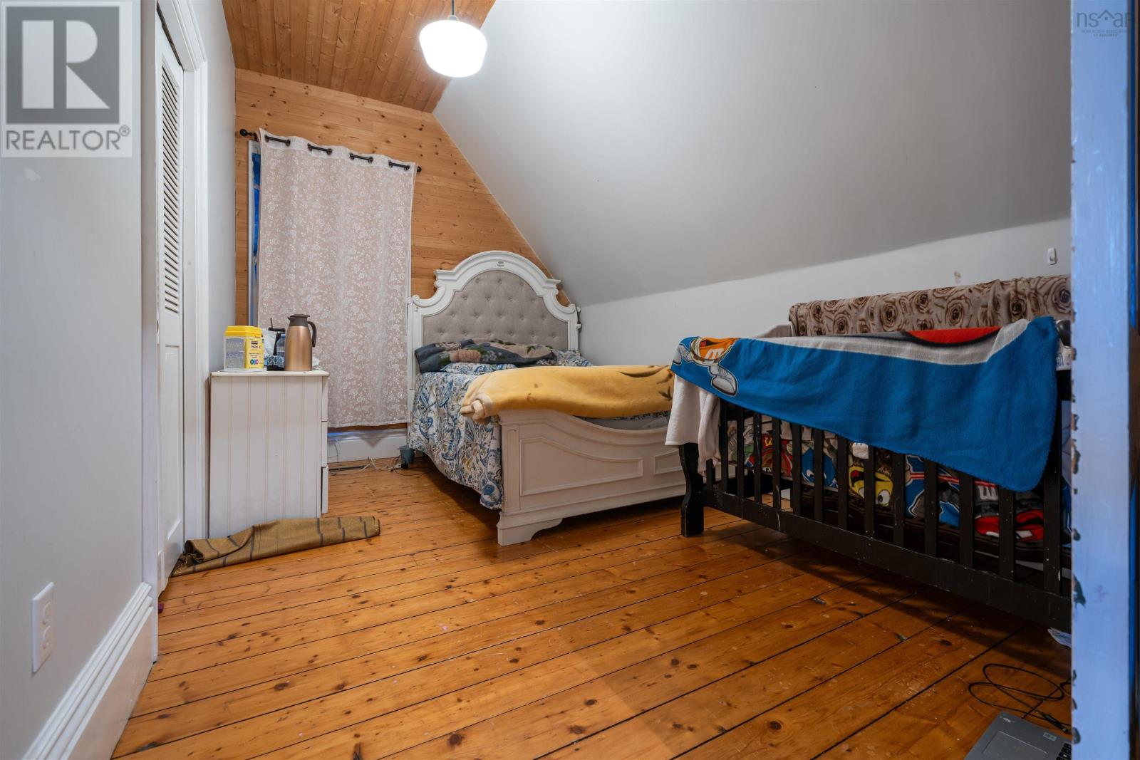 Property 37 of 49 of 230 Victoria Street E