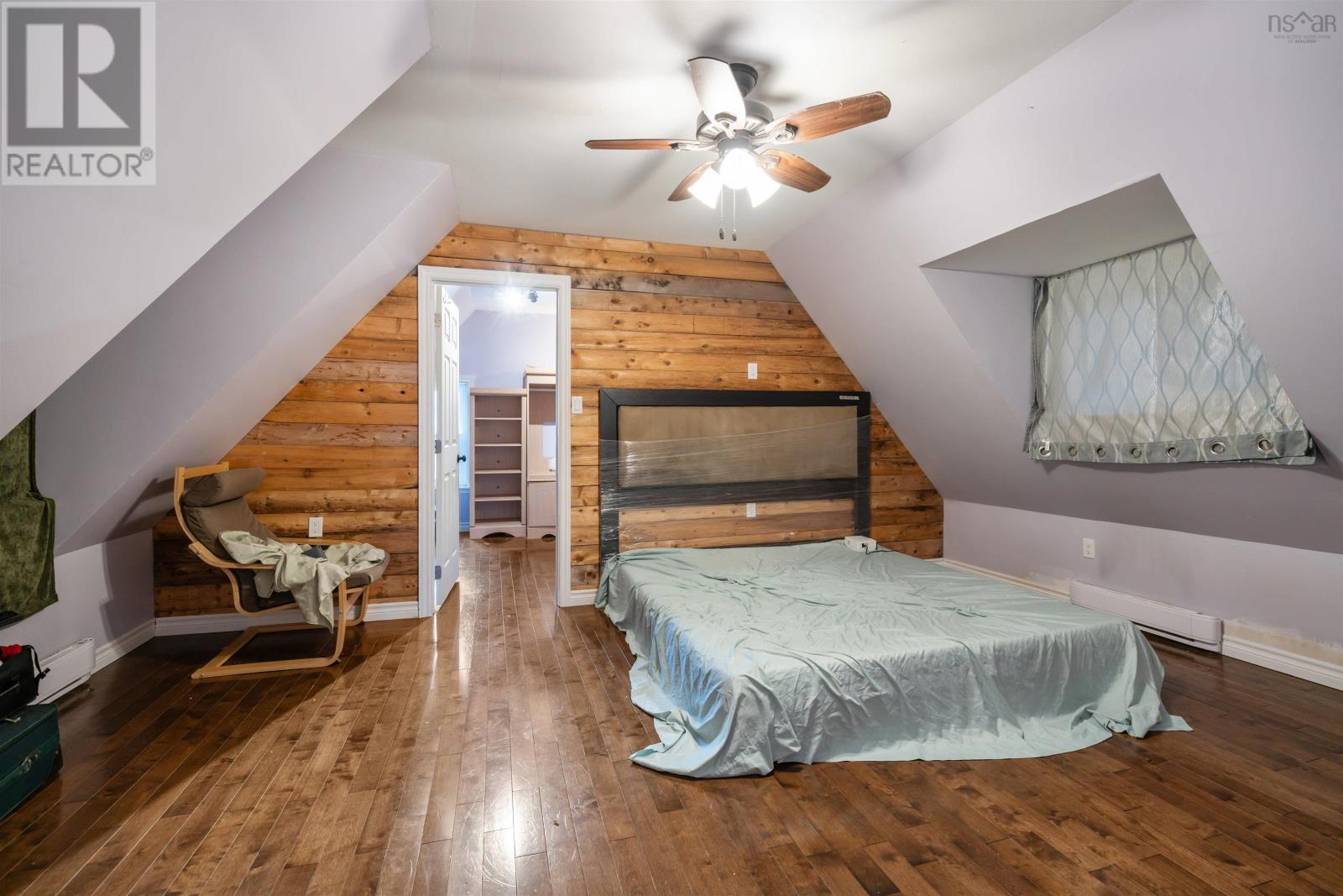 Property 38 of 49 of 230 Victoria Street E