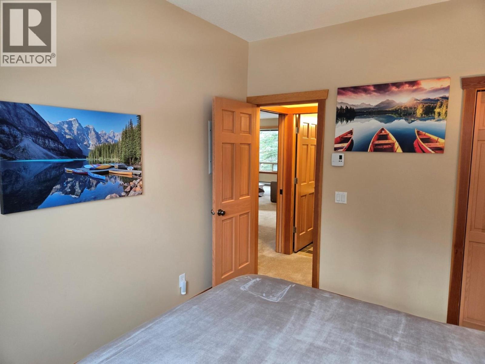 15 2002 Panorama Drive, Panorama