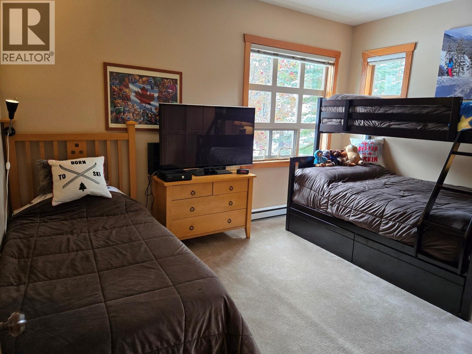 15 2002 Panorama Drive, Panorama