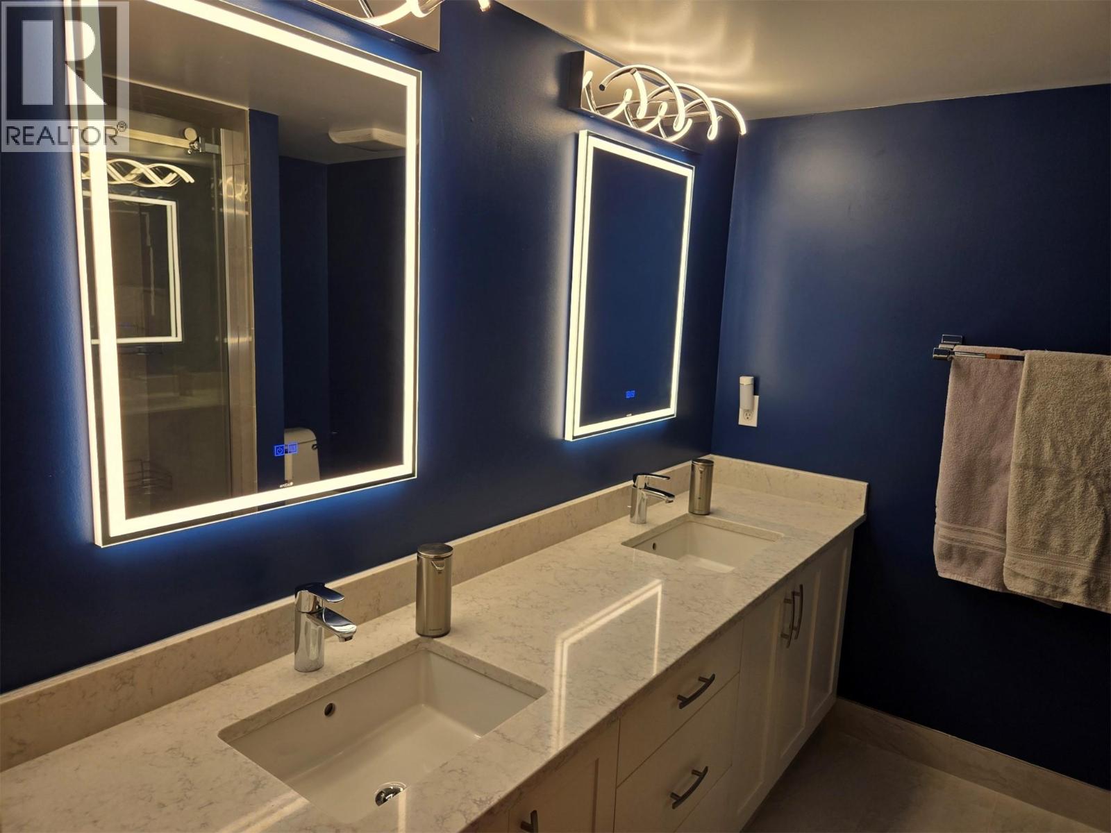 15 2002 Panorama Drive, Panorama