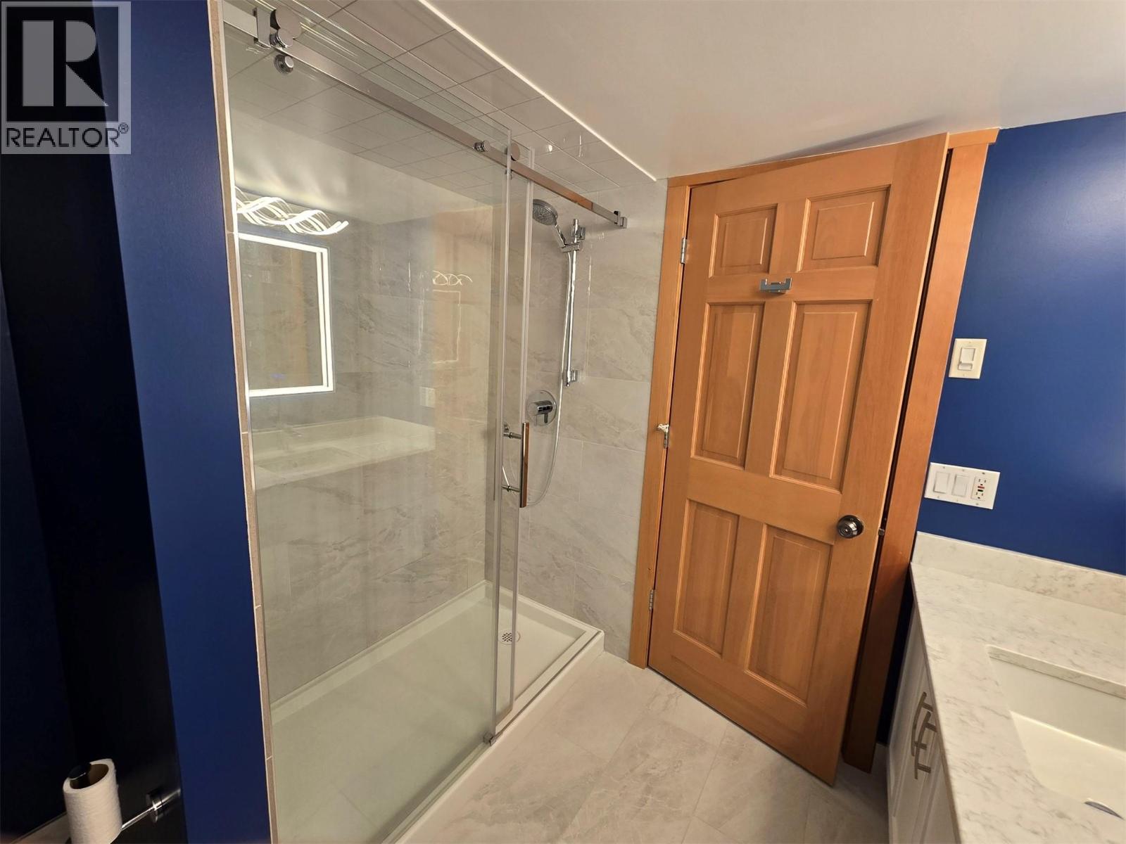 15 2002 Panorama Drive, Panorama