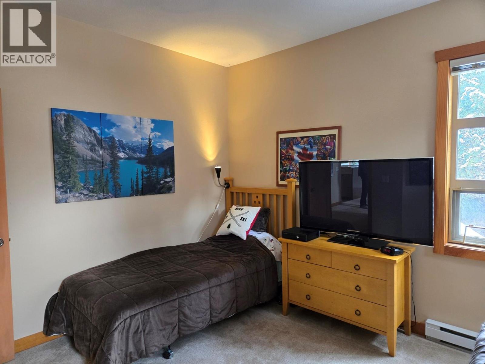 15 2002 Panorama Drive, Panorama