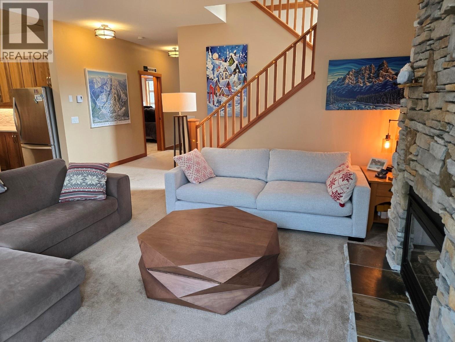 15 2002 Panorama Drive, Panorama