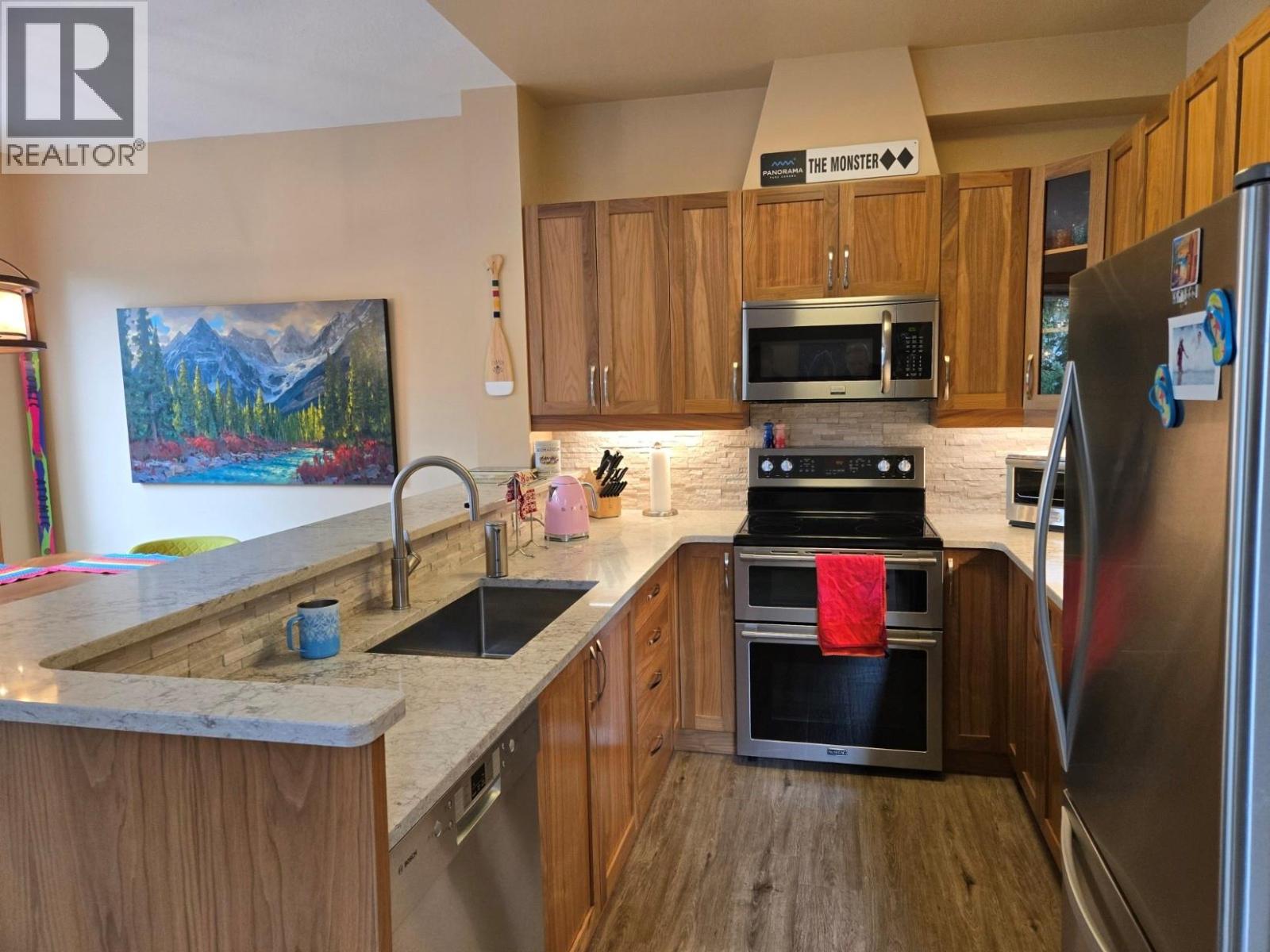 15 2002 Panorama Drive, Panorama