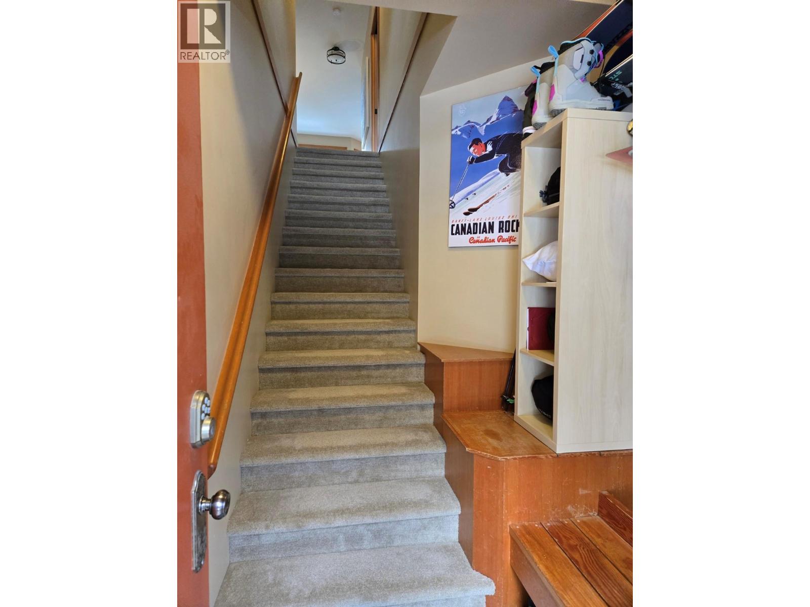 15 2002 Panorama Drive, Panorama