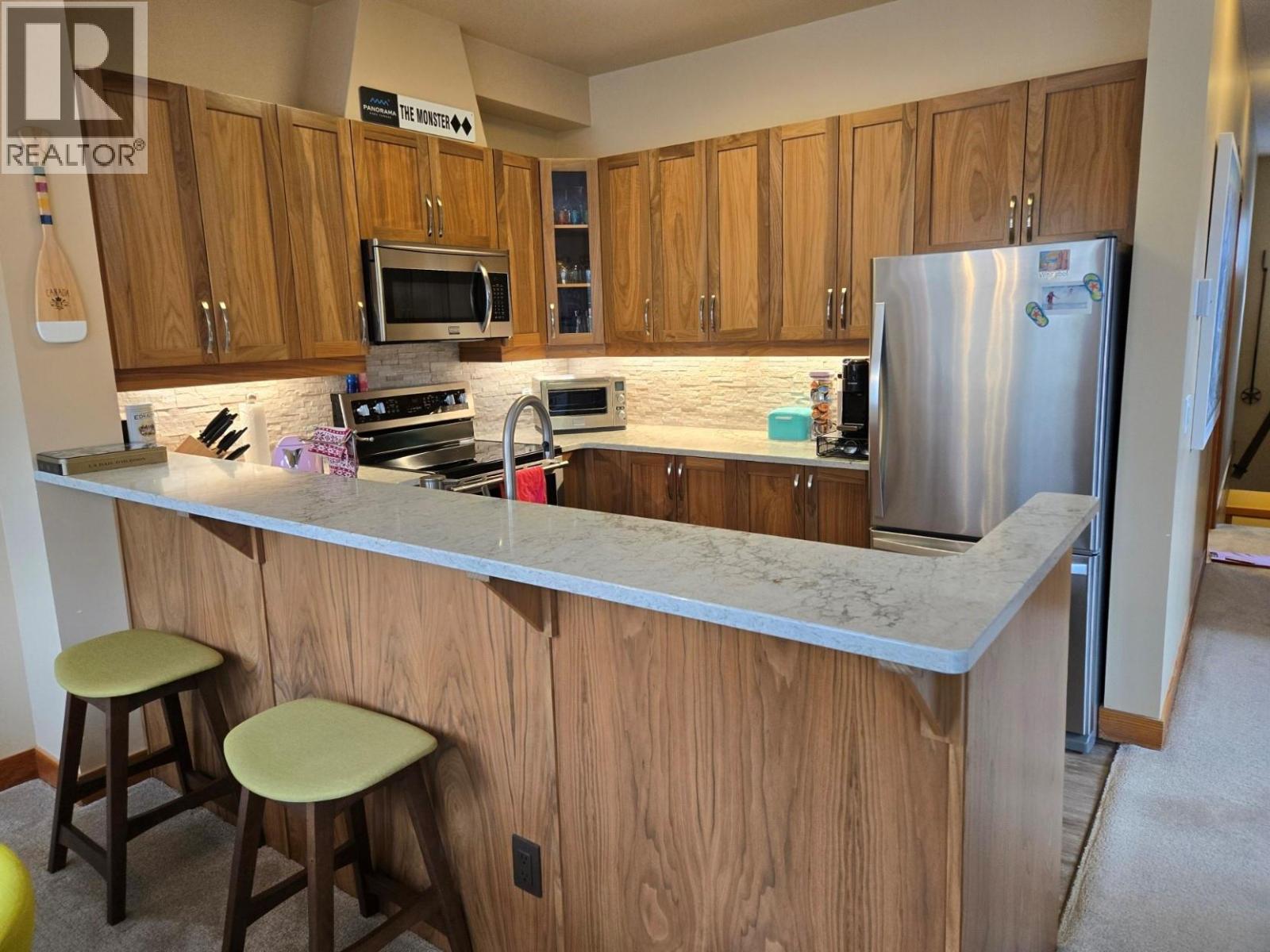 15 2002 Panorama Drive, Panorama