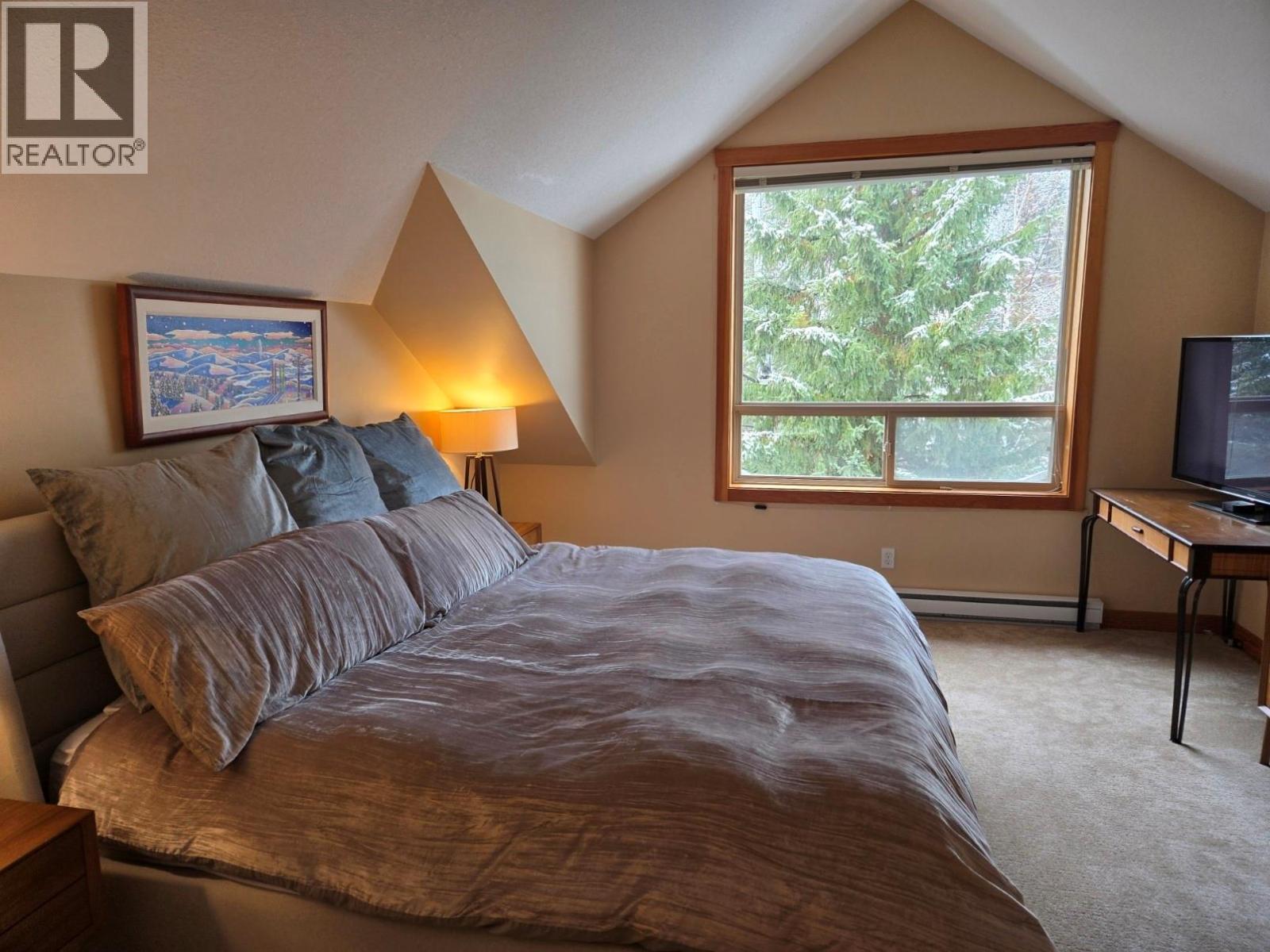 15 2002 Panorama Drive, Panorama