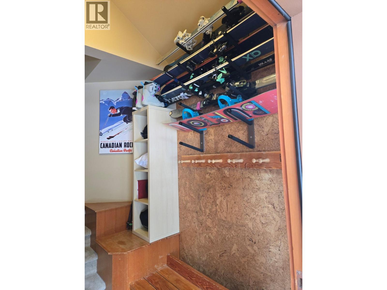 15 2002 Panorama Drive, Panorama