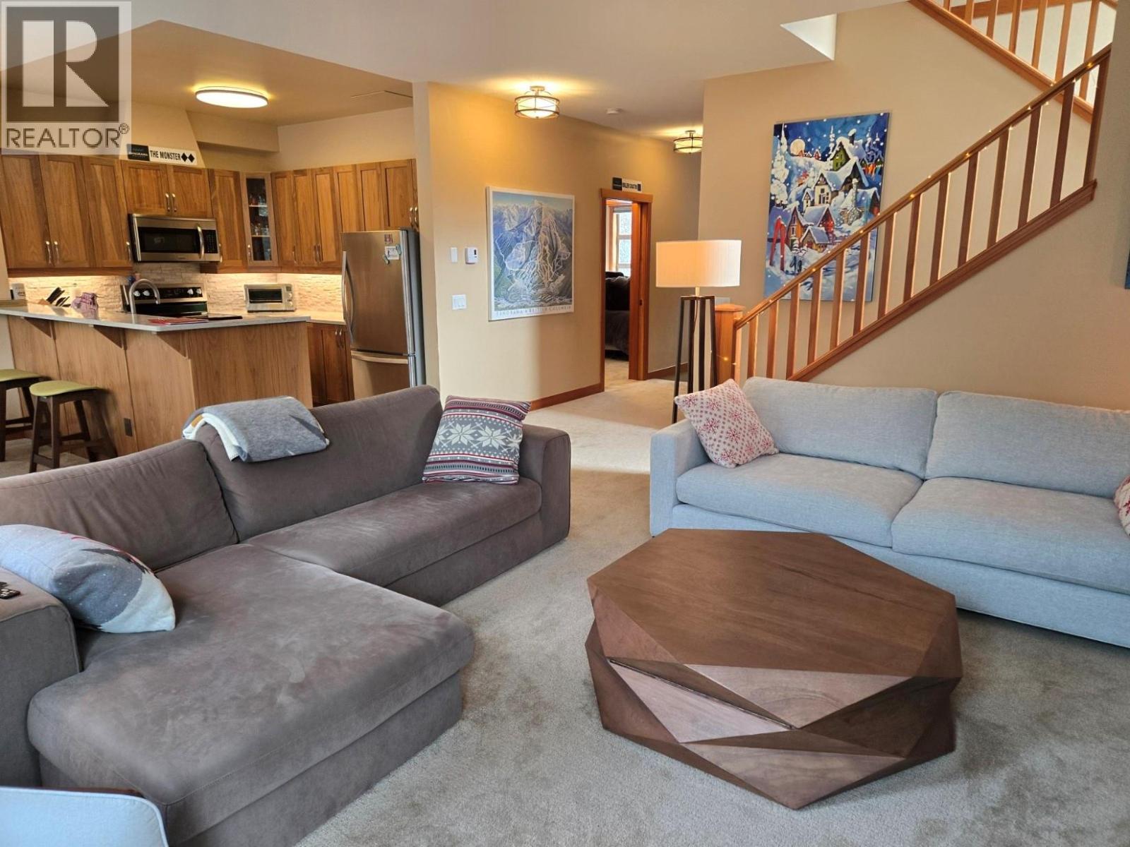 15 2002 Panorama Drive, Panorama