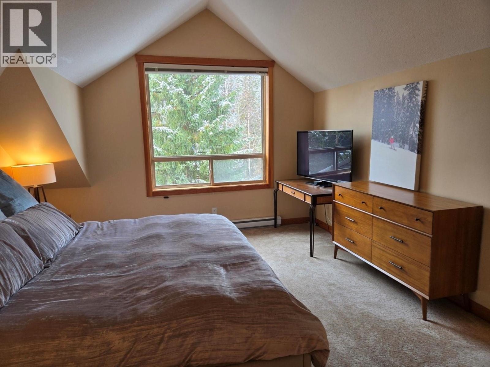 15 2002 Panorama Drive, Panorama