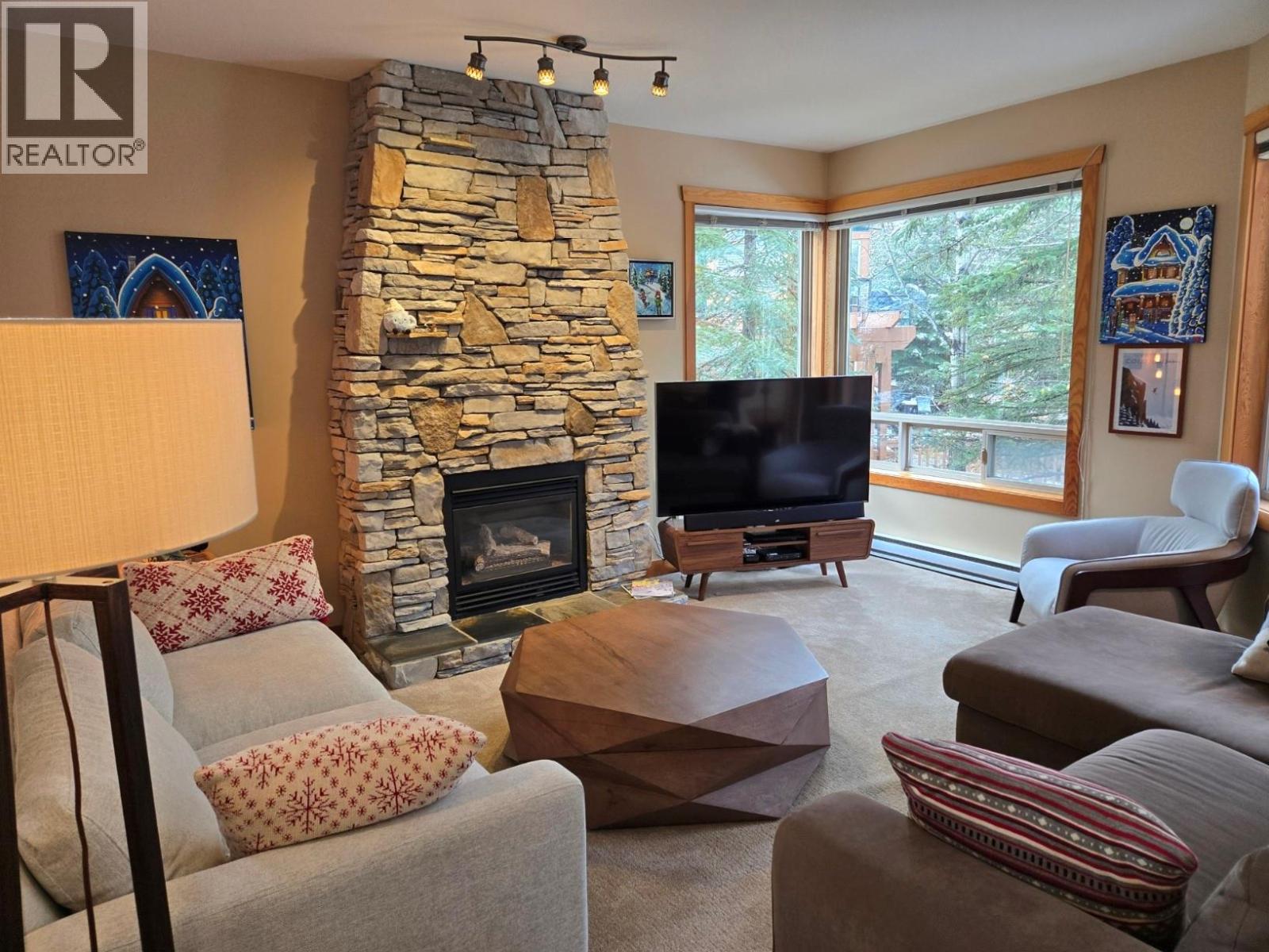 15 2002 Panorama Drive, Panorama