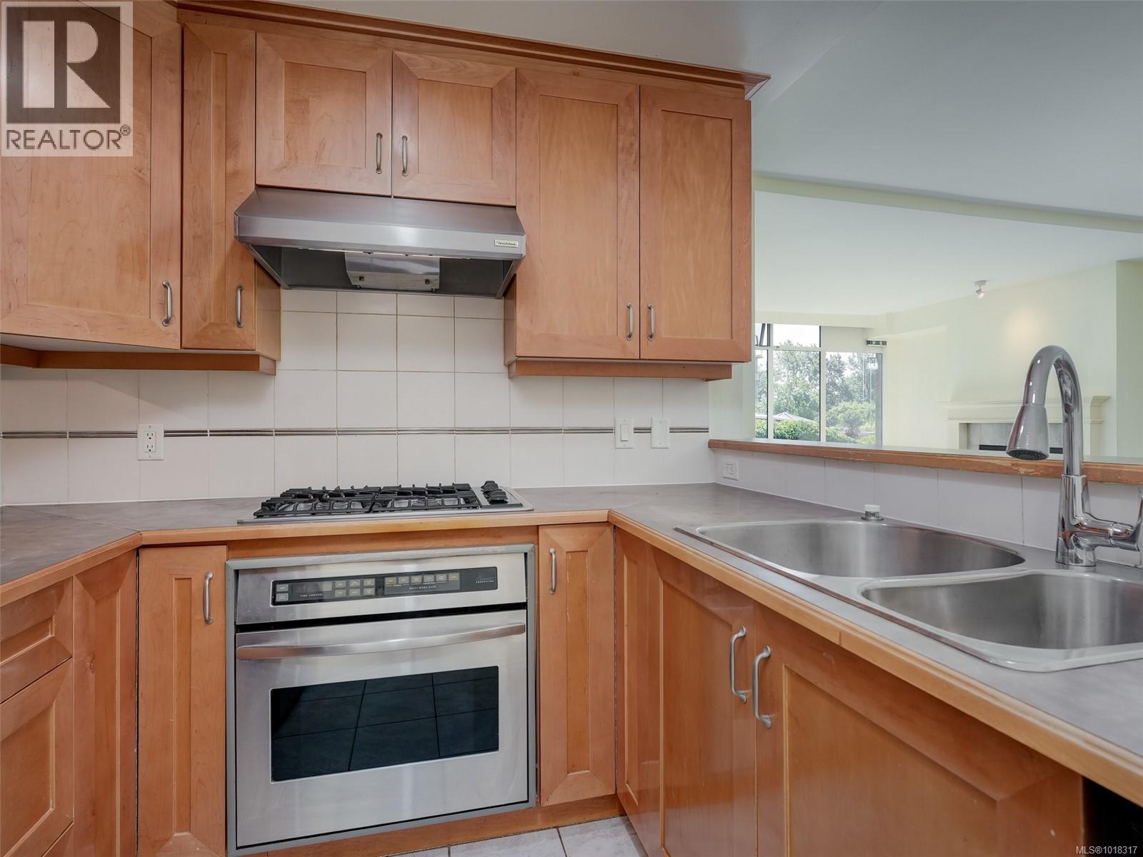 14 21 Dallas Road, Victoria