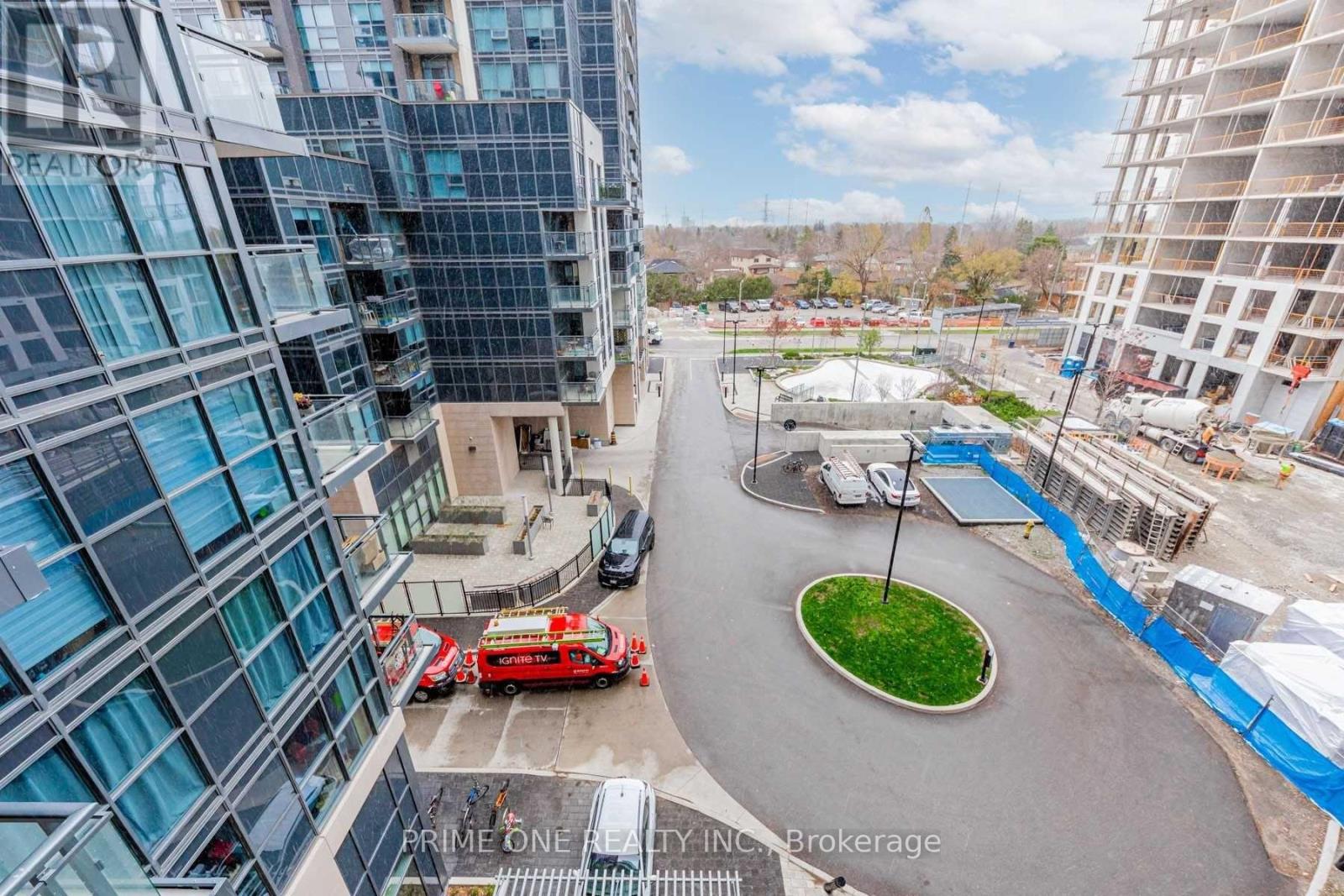 30 Meadowglen Unit 618 photo 4