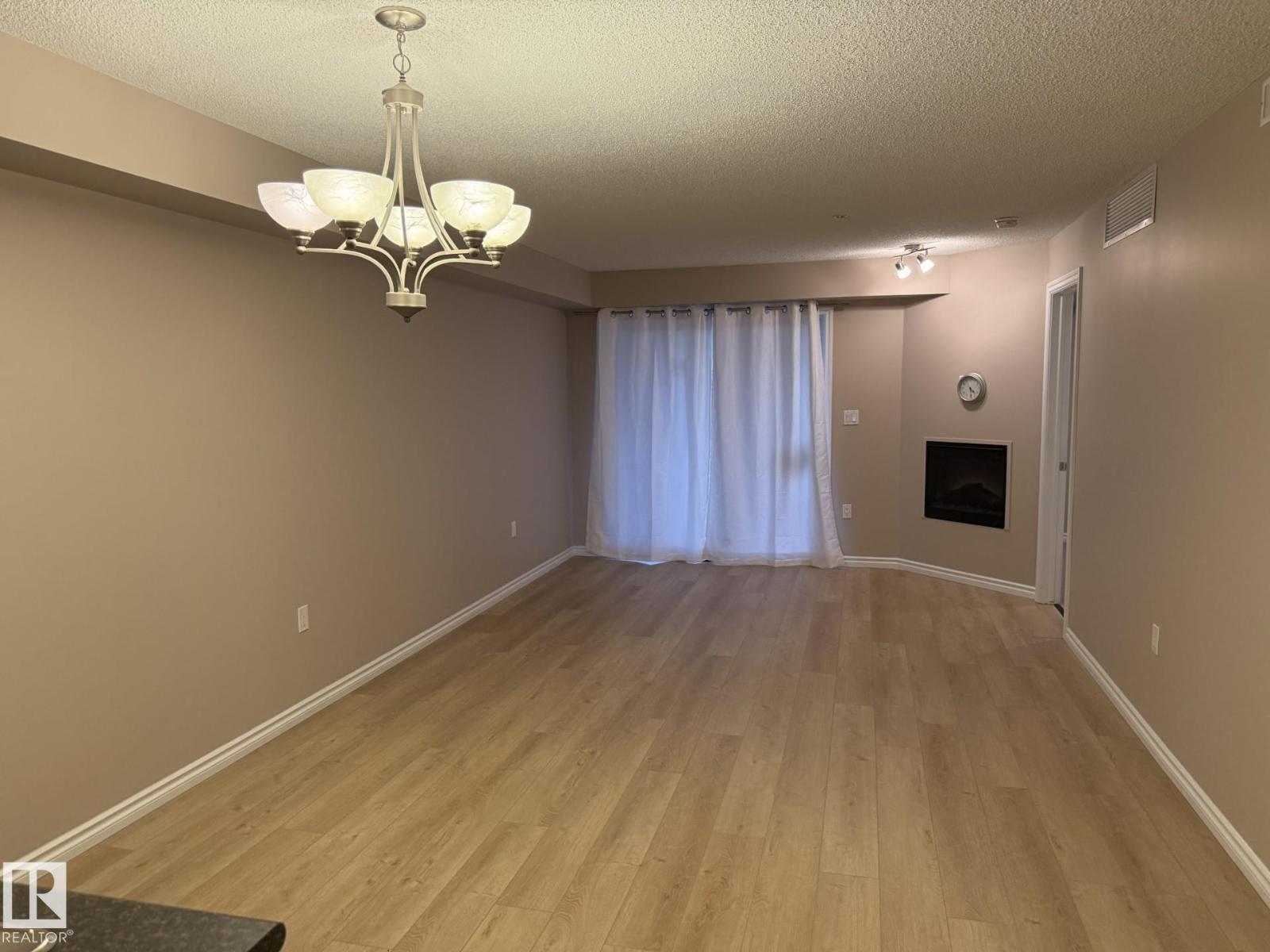 #303 10118 106 AV NW, Edmonton