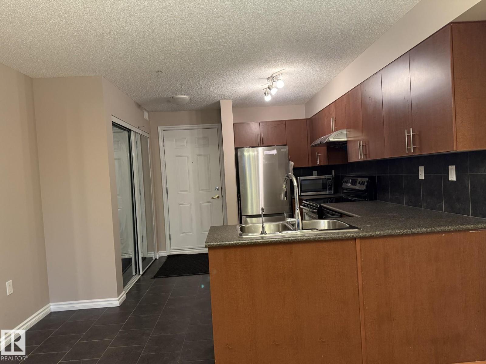 #303 10118 106 AV NW, Edmonton
