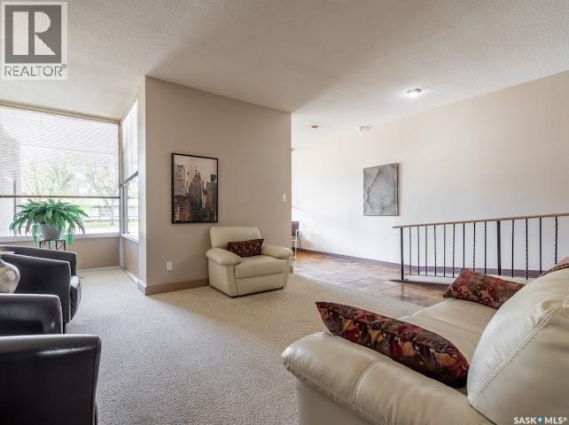 Single Family House High rise for Sale in   RAE STREET Regina 