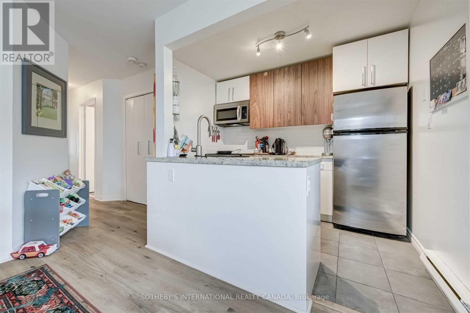 1458 BAYVIEW AVENUE - 25