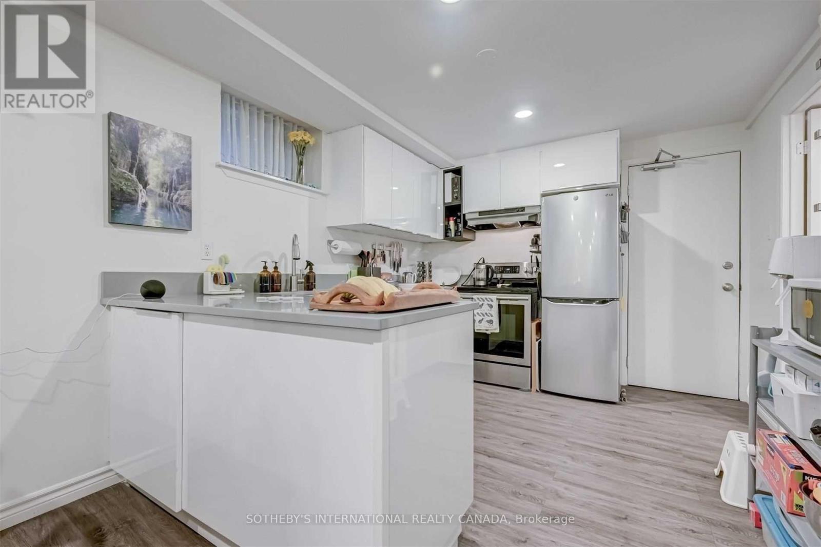 1458 BAYVIEW AVENUE - 30