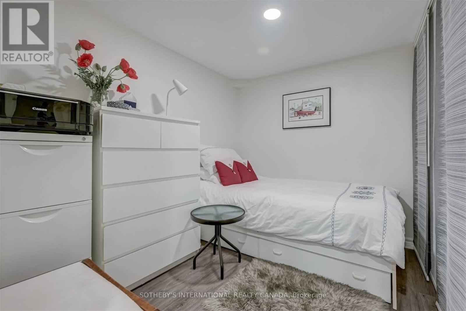 1458 BAYVIEW AVENUE - 34