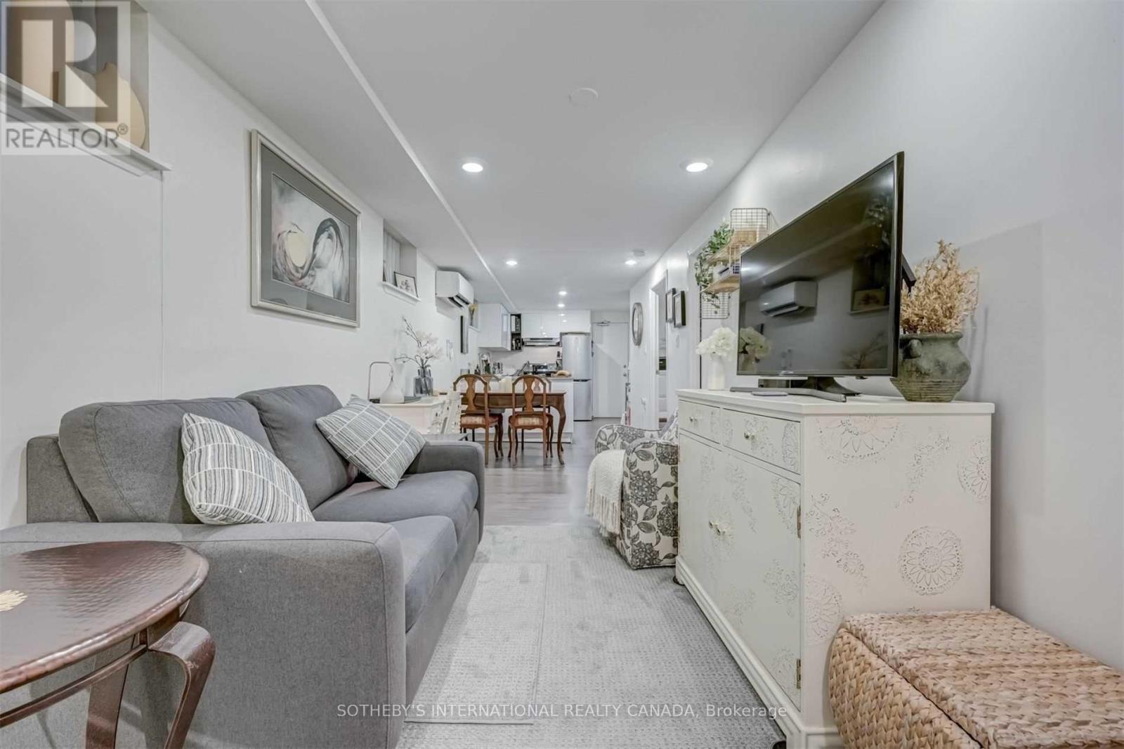 1458 BAYVIEW AVENUE - 32