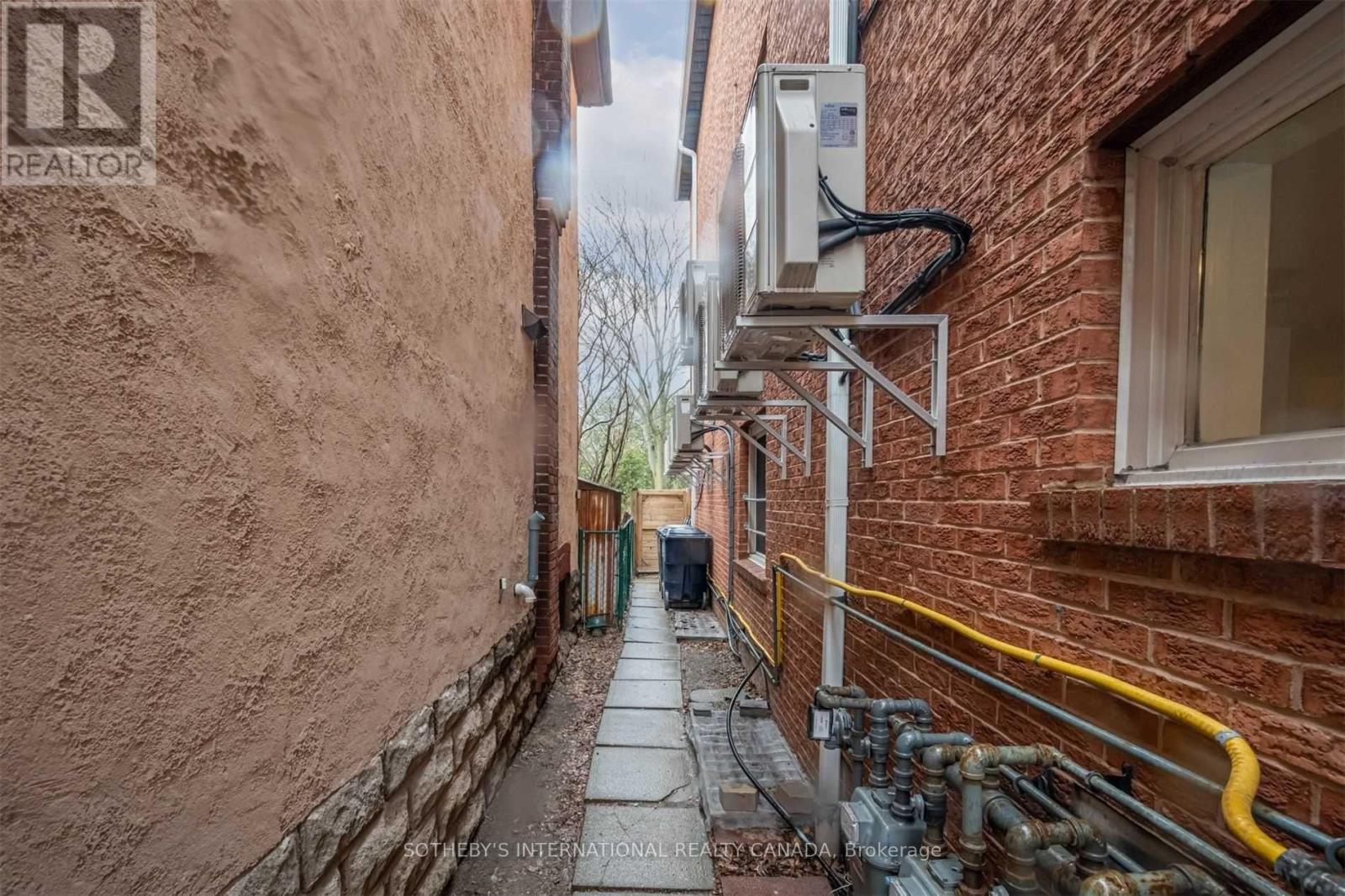 1458 BAYVIEW AVENUE - 40