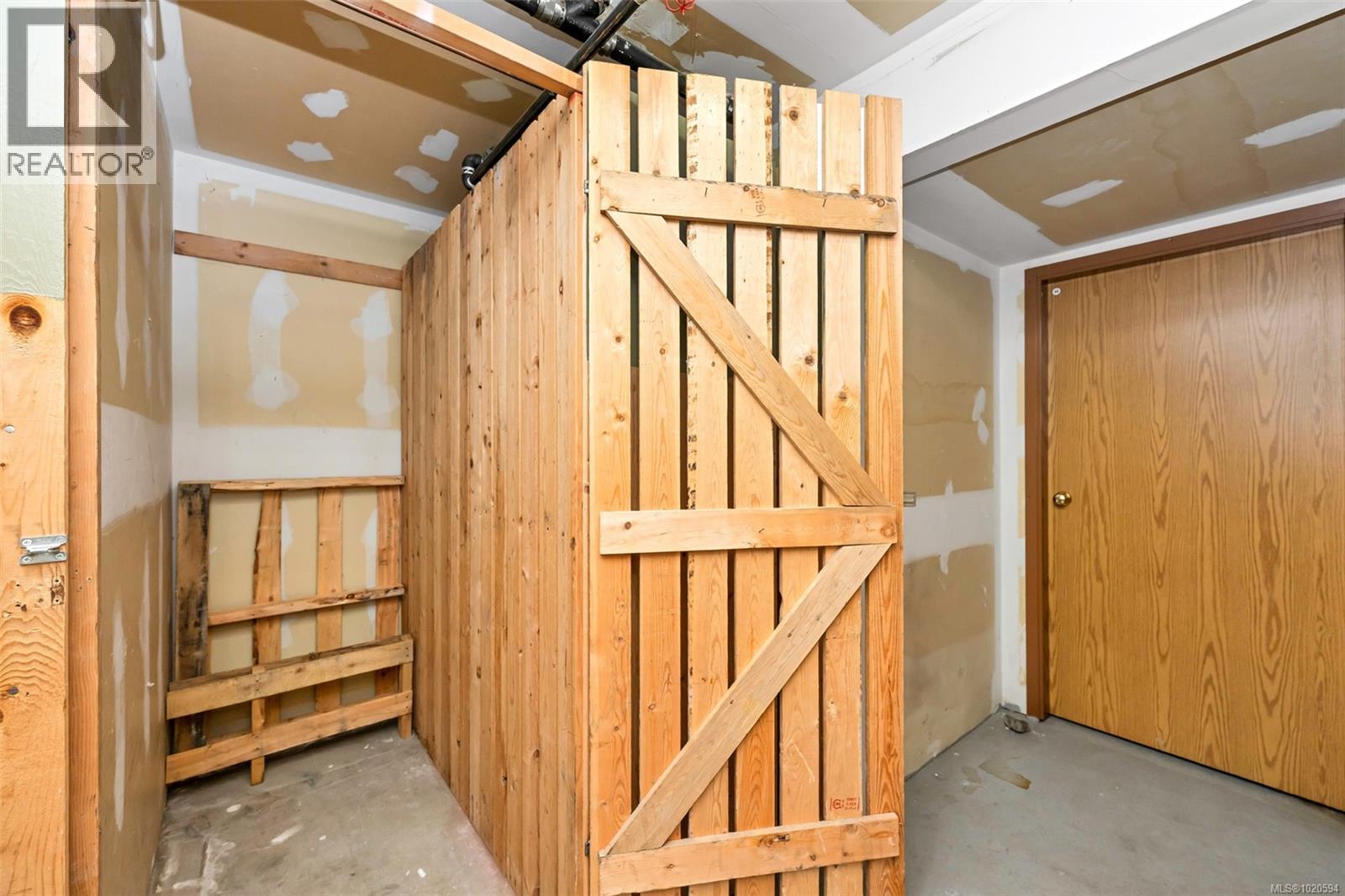 204 1010 Bristol Rd, Saanich