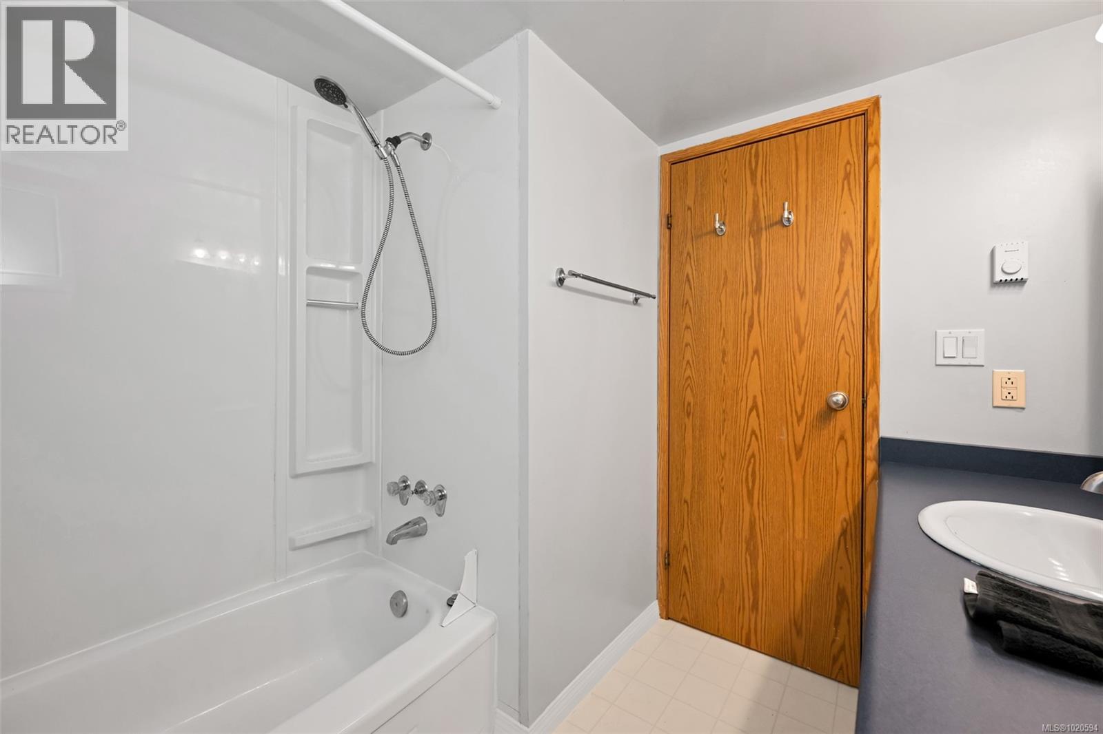 204 1010 Bristol Rd, Saanich