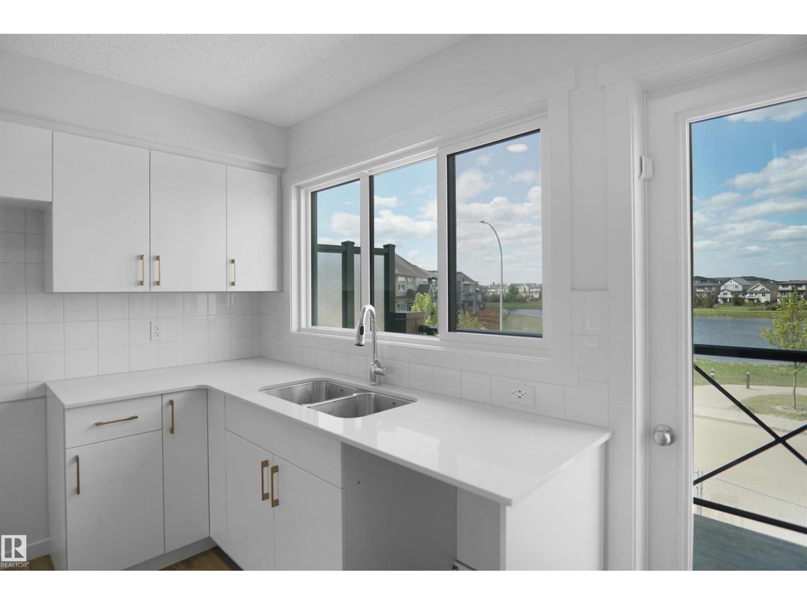 #100 3705 141 ST SW, Edmonton