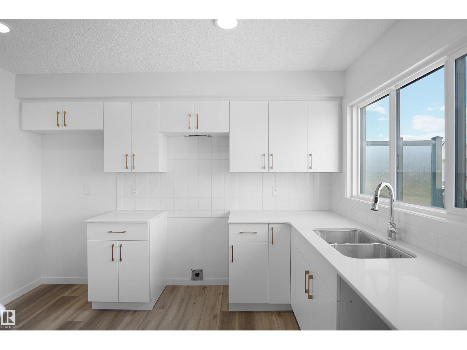 #100 3705 141 ST SW, Edmonton