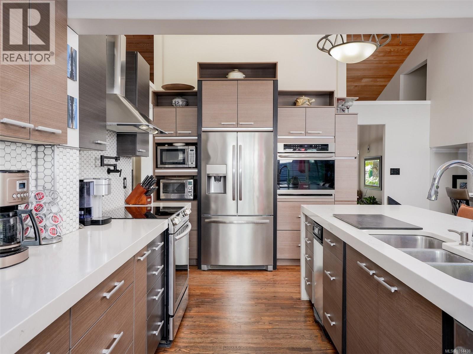  727 Paskin Way, Saanich