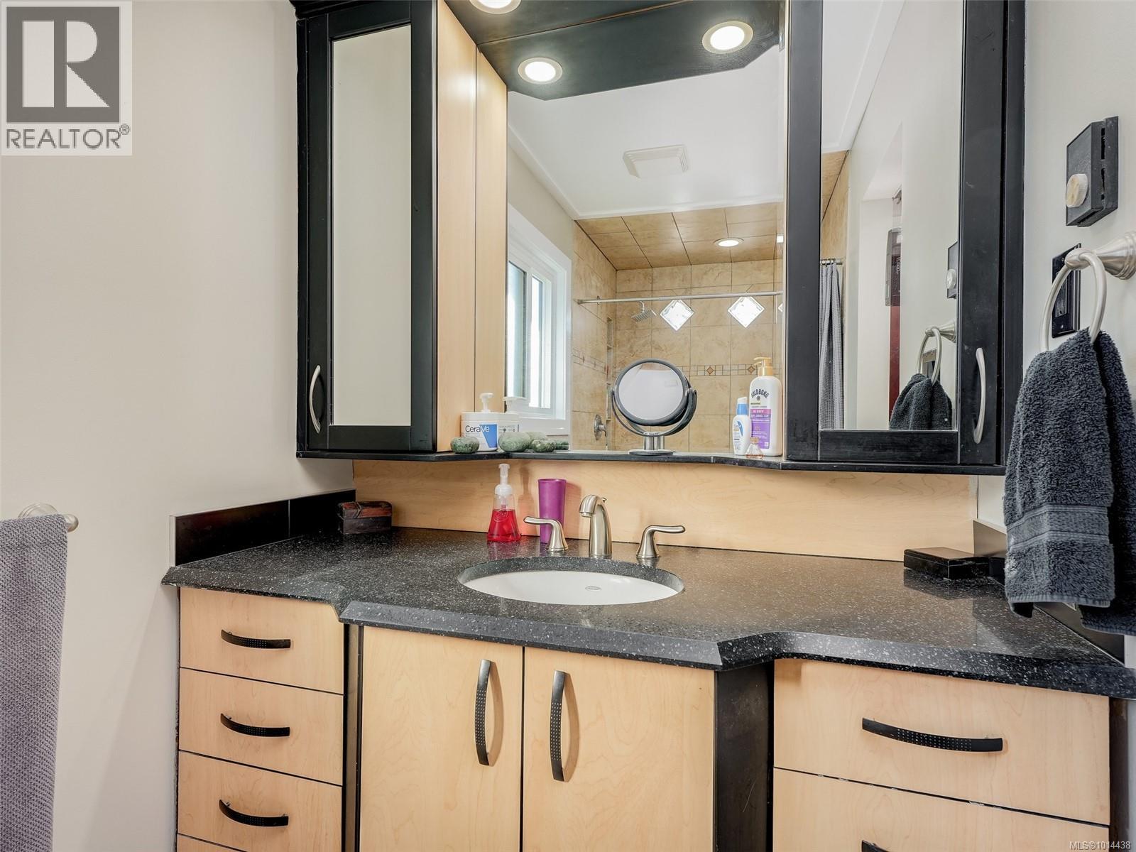  727 Paskin Way, Saanich