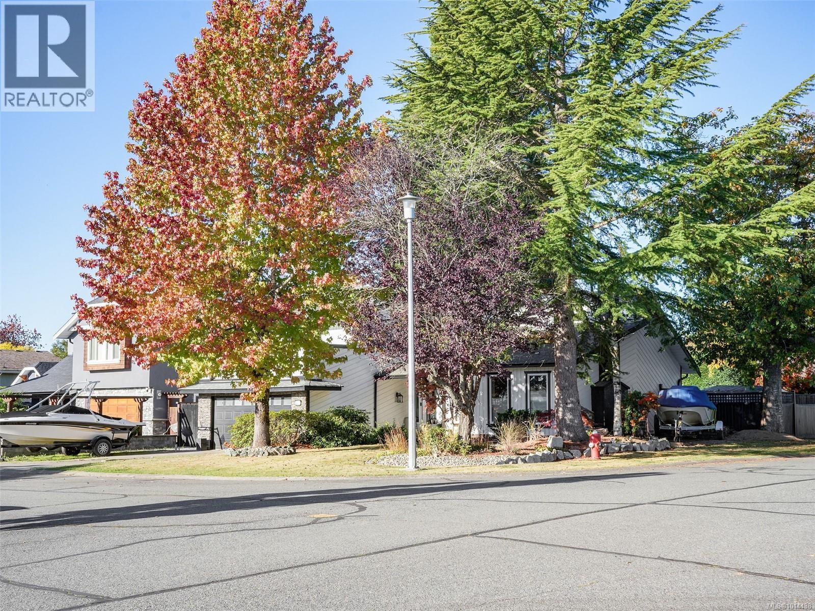  727 Paskin Way, Saanich