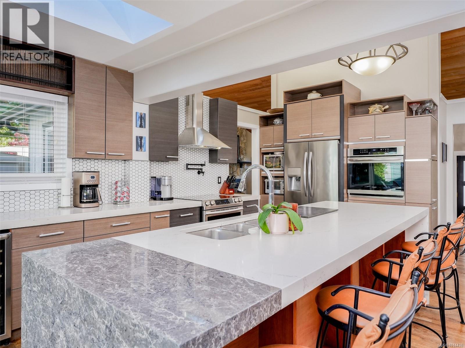  727 Paskin Way, Saanich