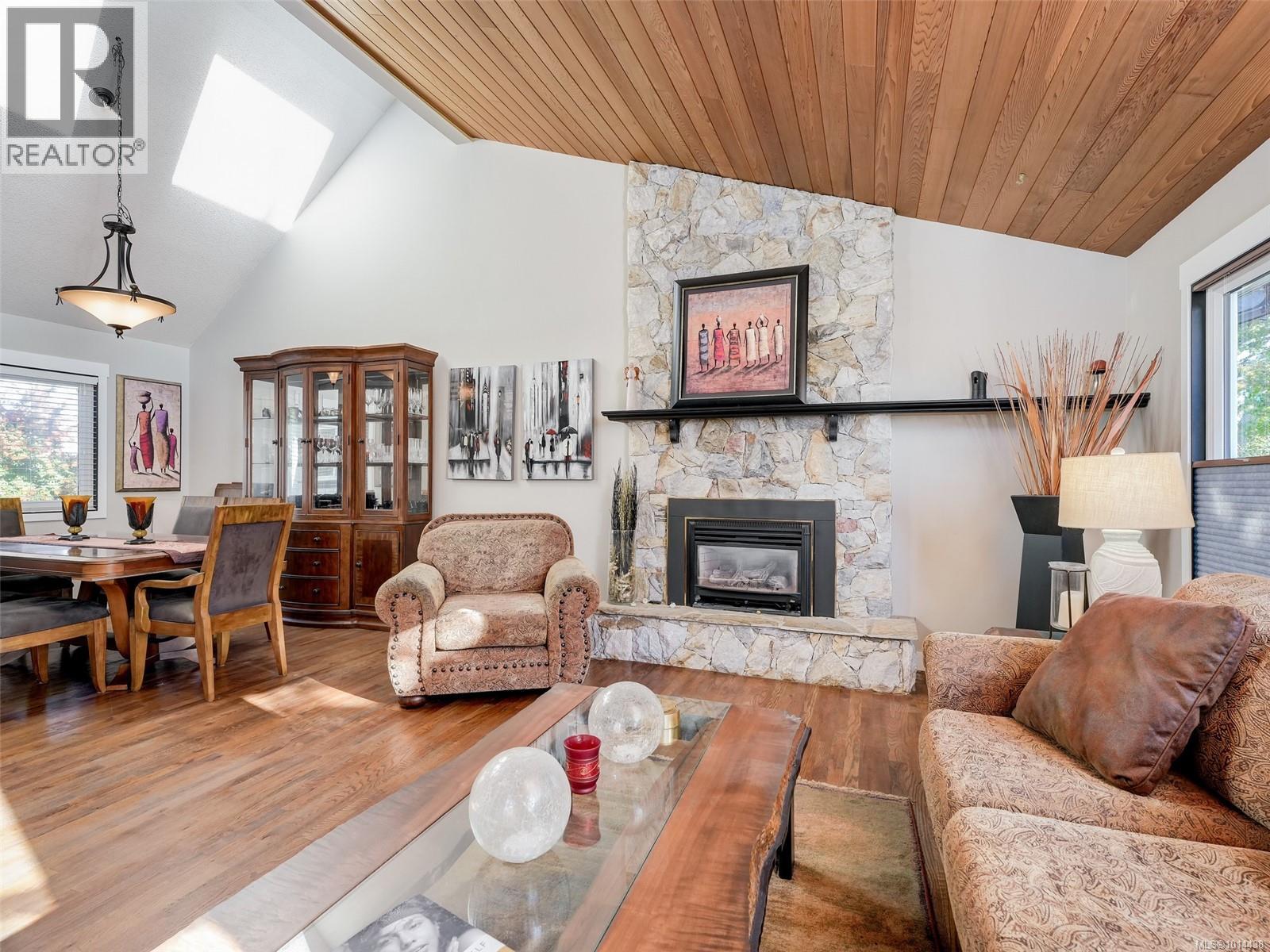  727 Paskin Way, Saanich