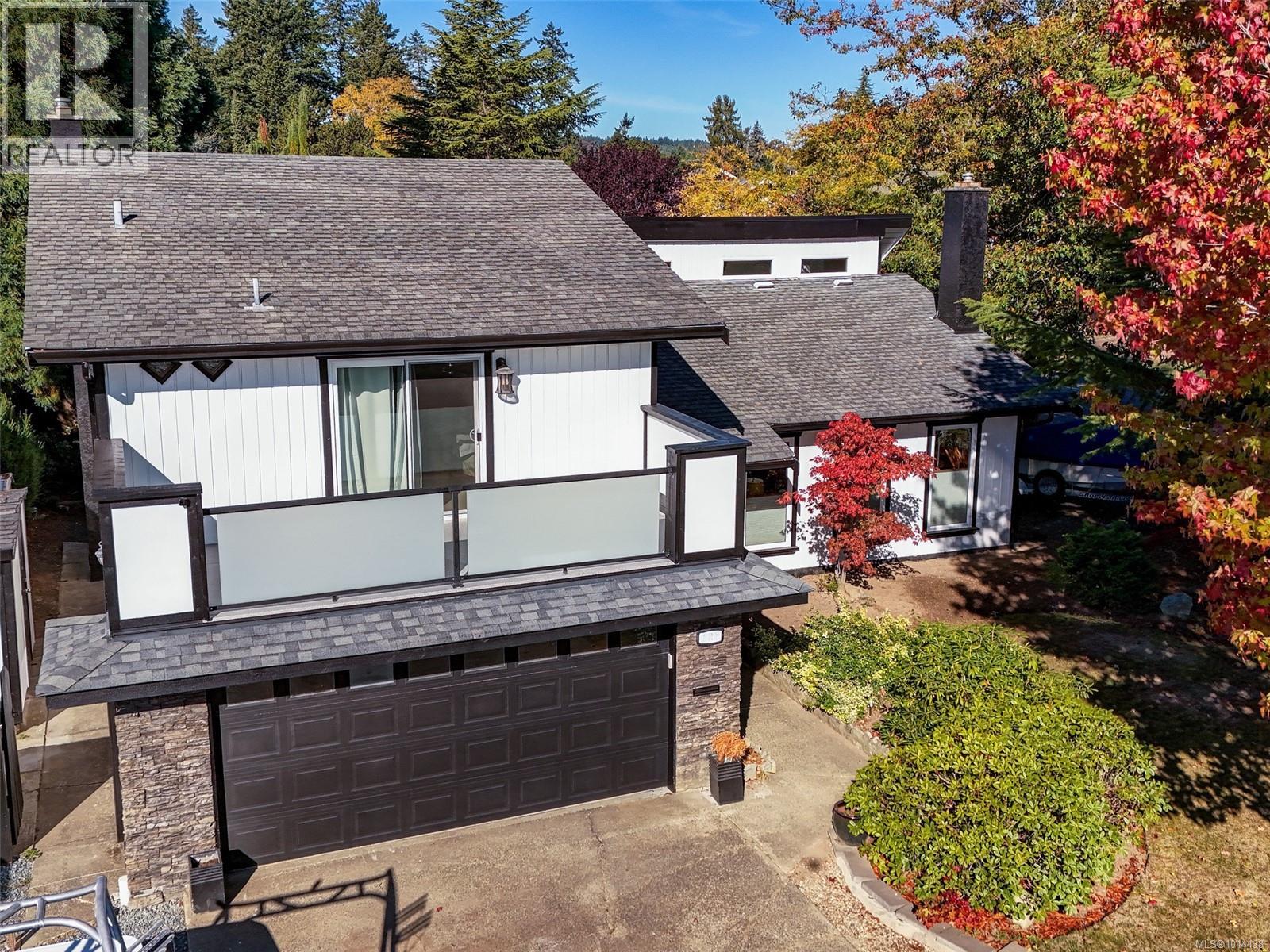  727 Paskin Way, Saanich