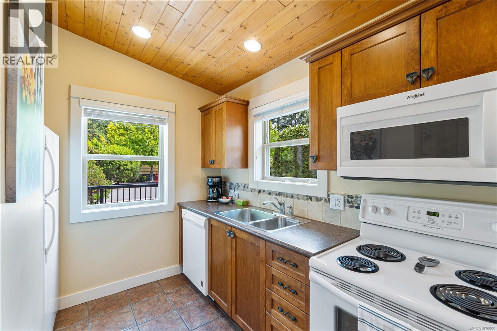 113 1080 Resort Dr, Parksville