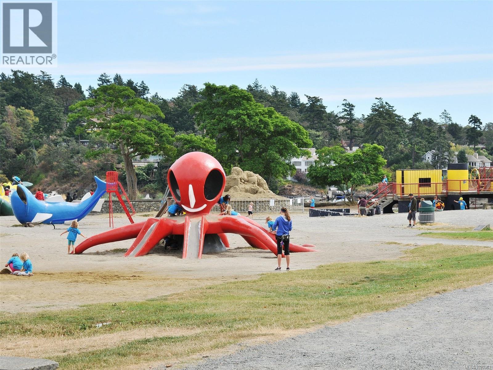 3914 Gibson Crt, Saanich