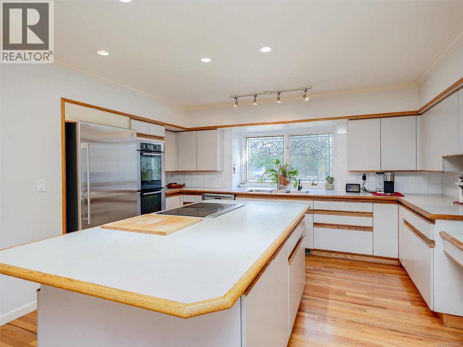 3914 Gibson Crt, Saanich