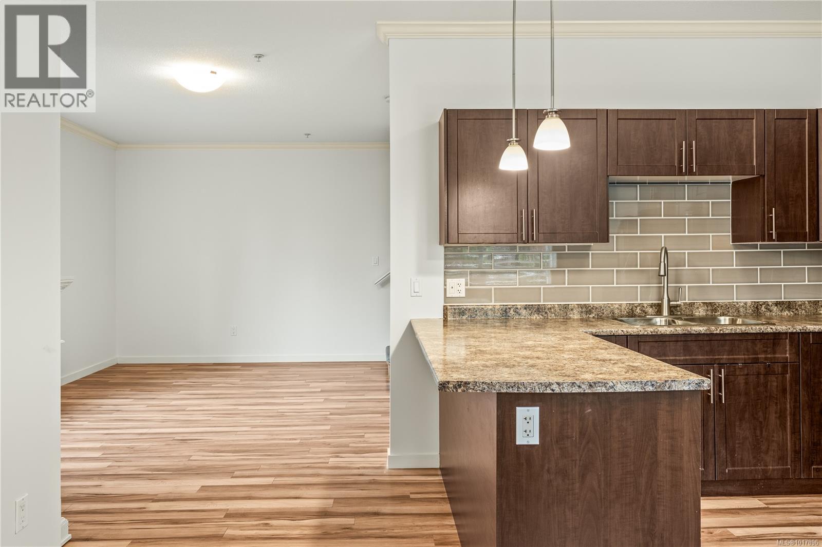 102 2149 Ridgemont Pl, Nanaimo