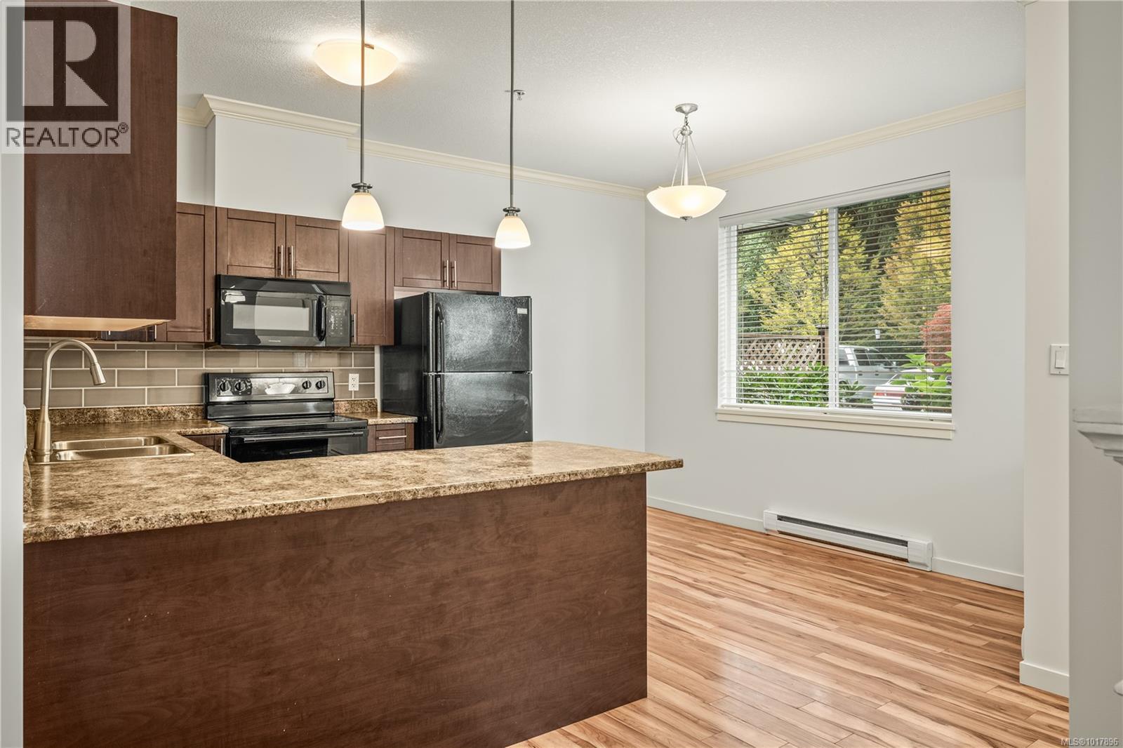 102 2149 Ridgemont Pl, Nanaimo