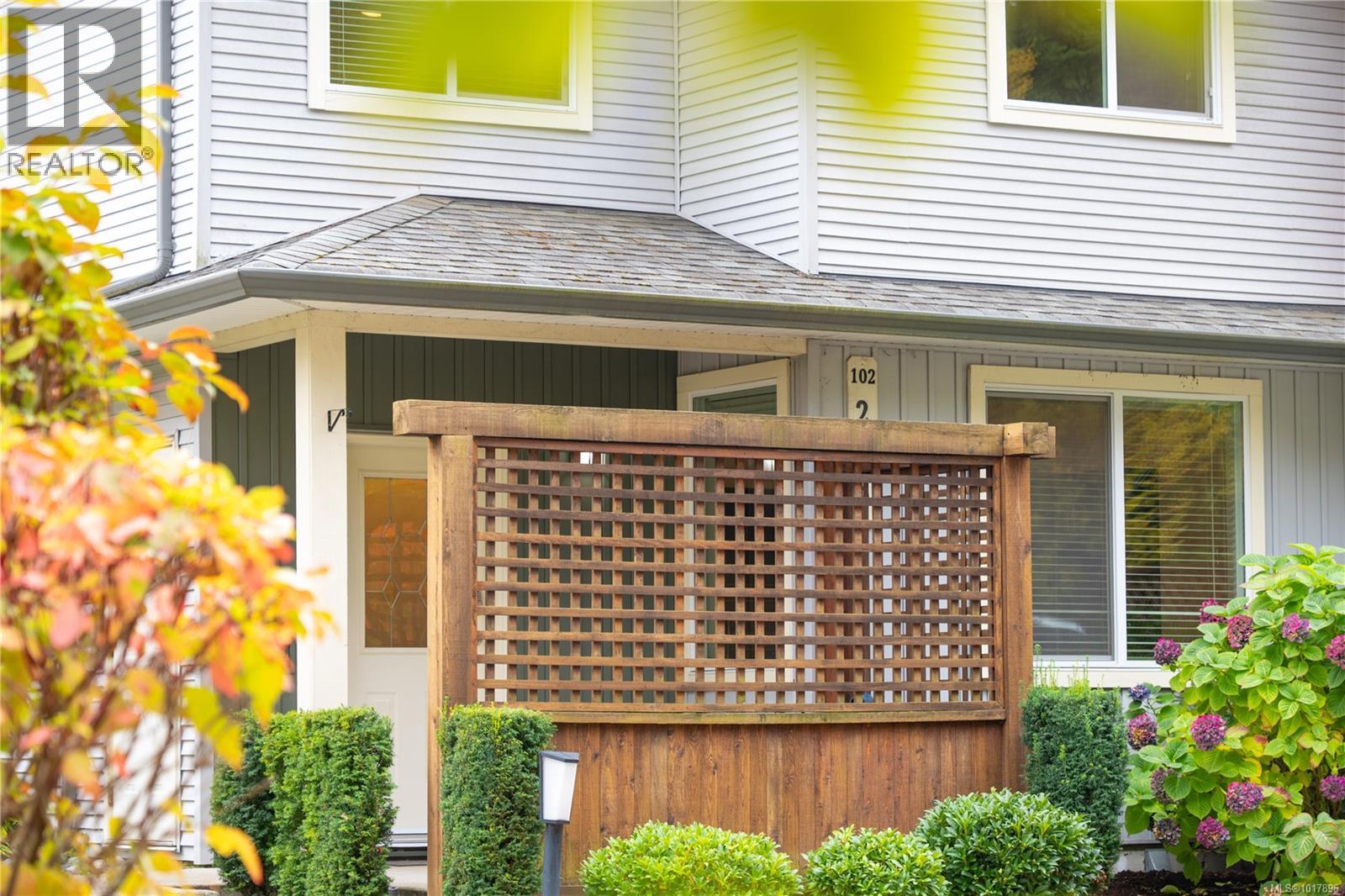 102 2149 Ridgemont Pl, Nanaimo