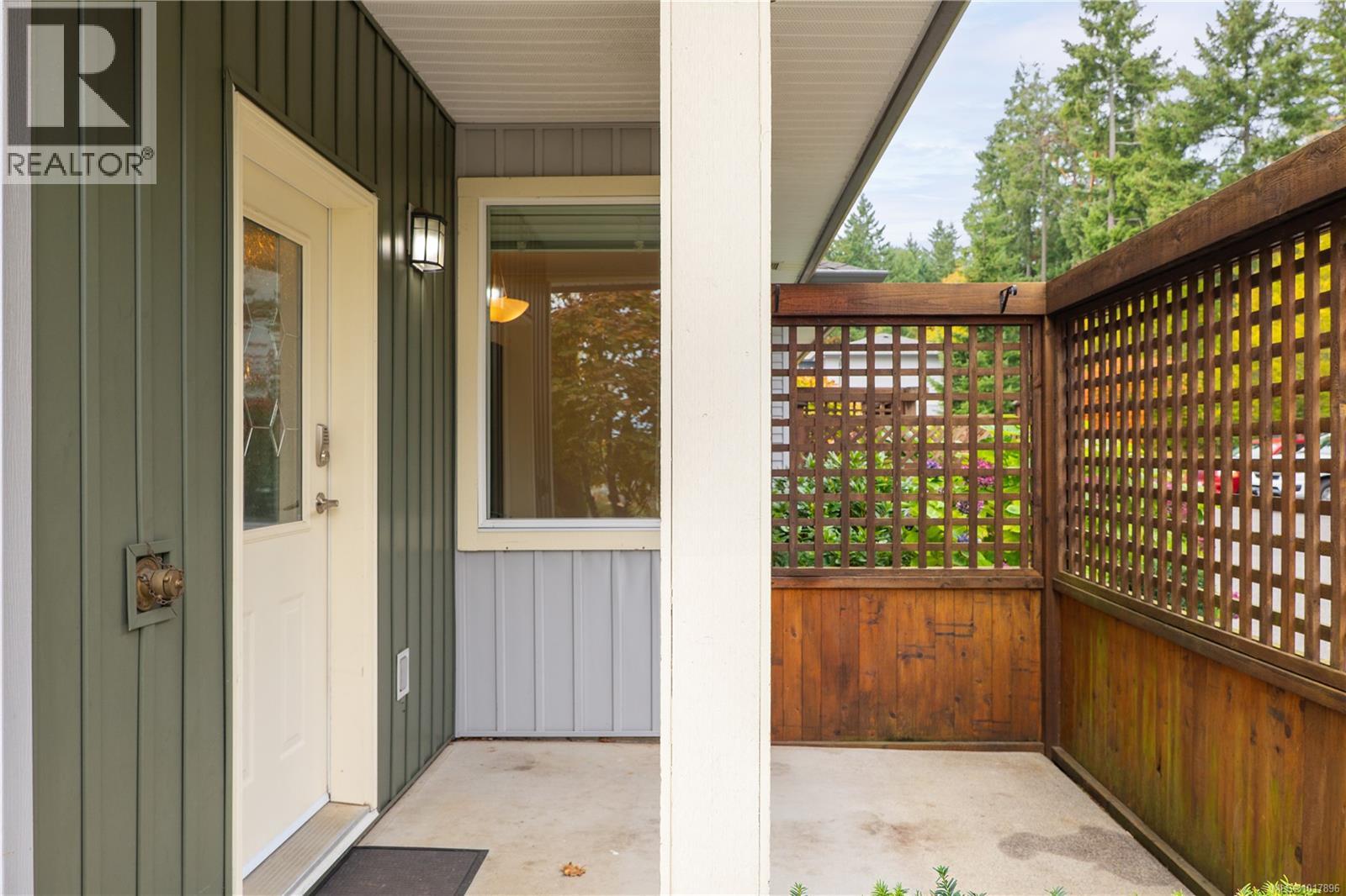 102 2149 Ridgemont Pl, Nanaimo